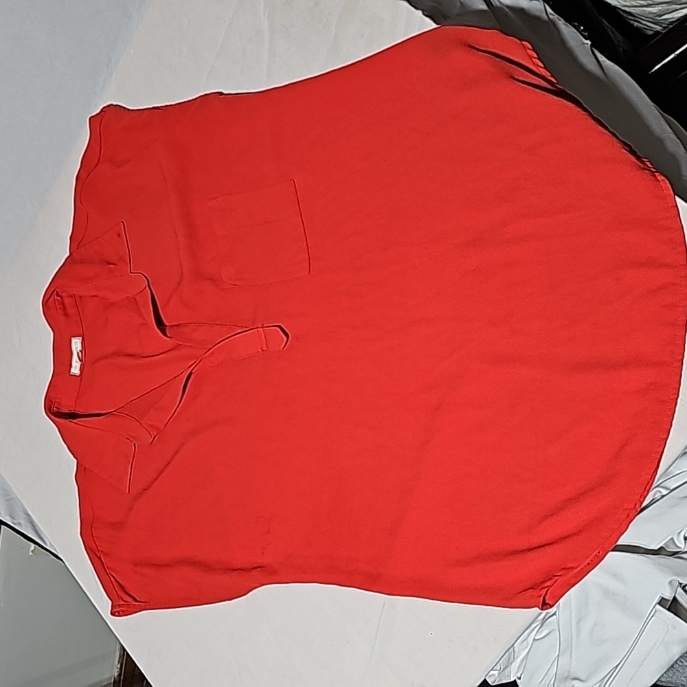Red sleevless top